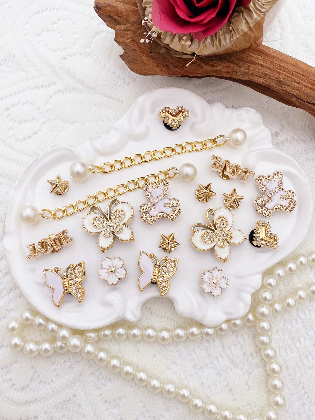 18 fashionable golden (bear, butterfly, love, cherry blossom, heart, five-pointed star, chain) Crocs and accessories DIY versati