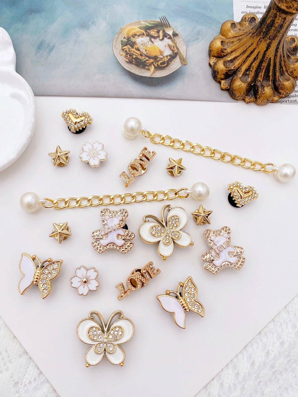 18 fashionable golden (bear, butterfly, love, cherry blossom, heart, five-pointed star, chain) Crocs and accessories DIY versati