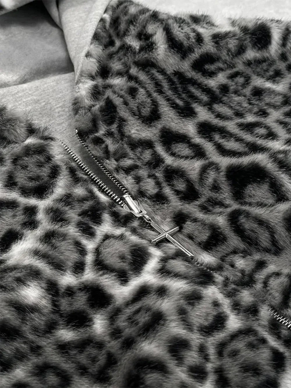 2025 New Autumn/Winter Hoodie with Retro Leopard Pattern Zipper Hoodie Top on Both Sides