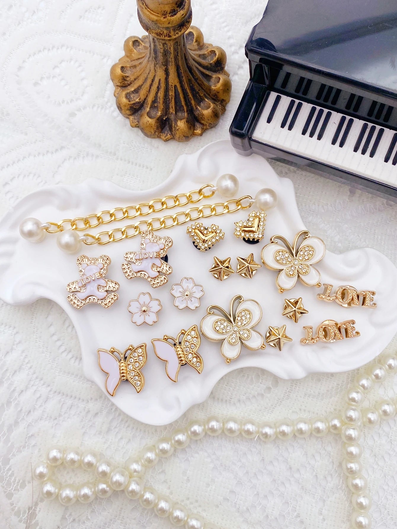 18 fashionable golden (bear, butterfly, love, cherry blossom, heart, five-pointed star, chain) Crocs and accessories DIY versati