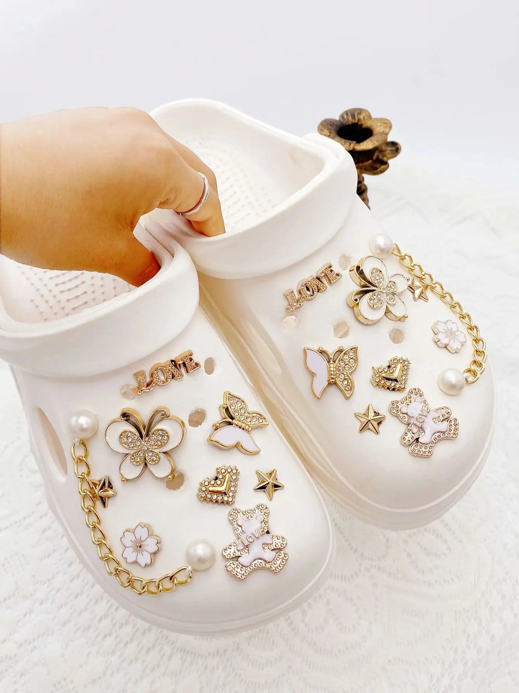 18 fashionable golden (bear, butterfly, love, cherry blossom, heart, five-pointed star, chain) Crocs and accessories DIY versati