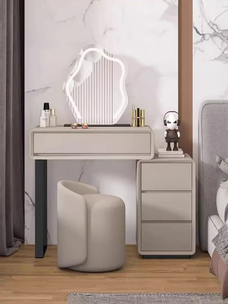 Italian LED Mirror Vanity Table Makeup Trendy Design Elegant Vanity Table Modern Luxury Coiffeuse De Chambre Bedroom Furniture